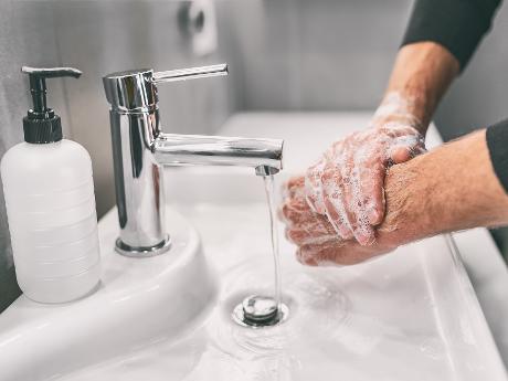 Il corretto lavaggio delle mani in 5 passi