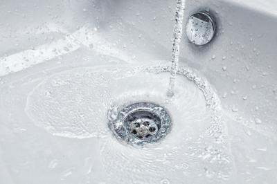 Ecco alcuni consigli su come pulire lo scarico della vasca da bagno